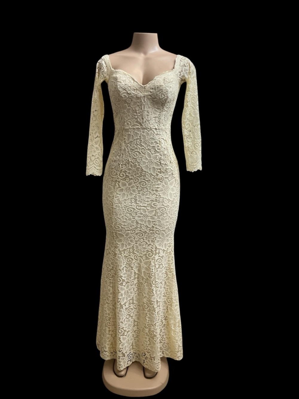 NWT- Maniju Elegant Cream Lace Mermaid Gown